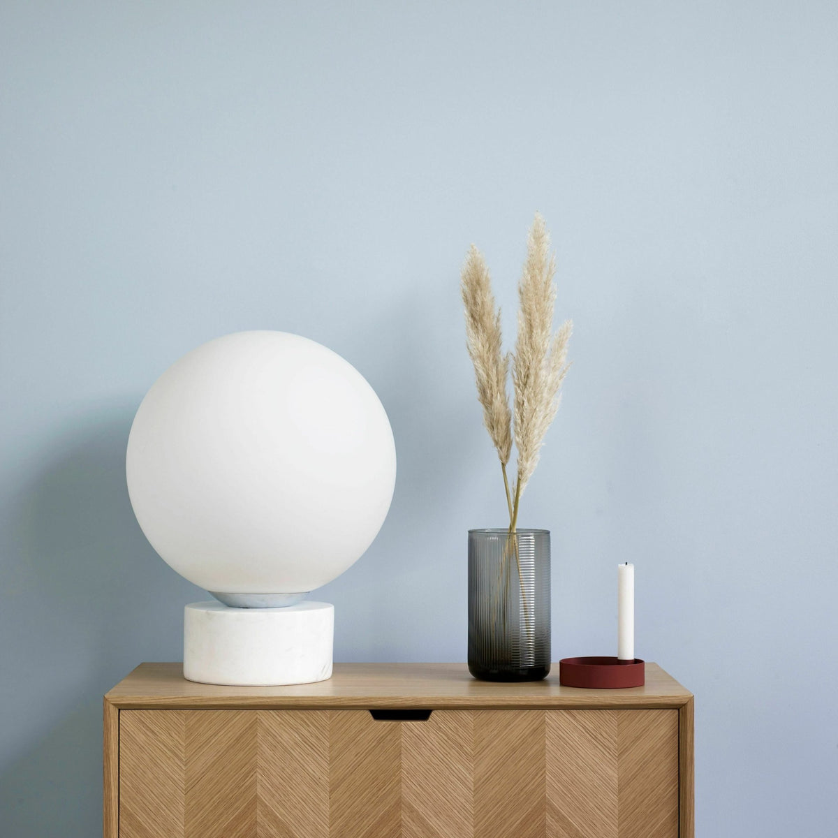 Lampe boule en marbre et verre blanc - Hübsch - The Cool Republic