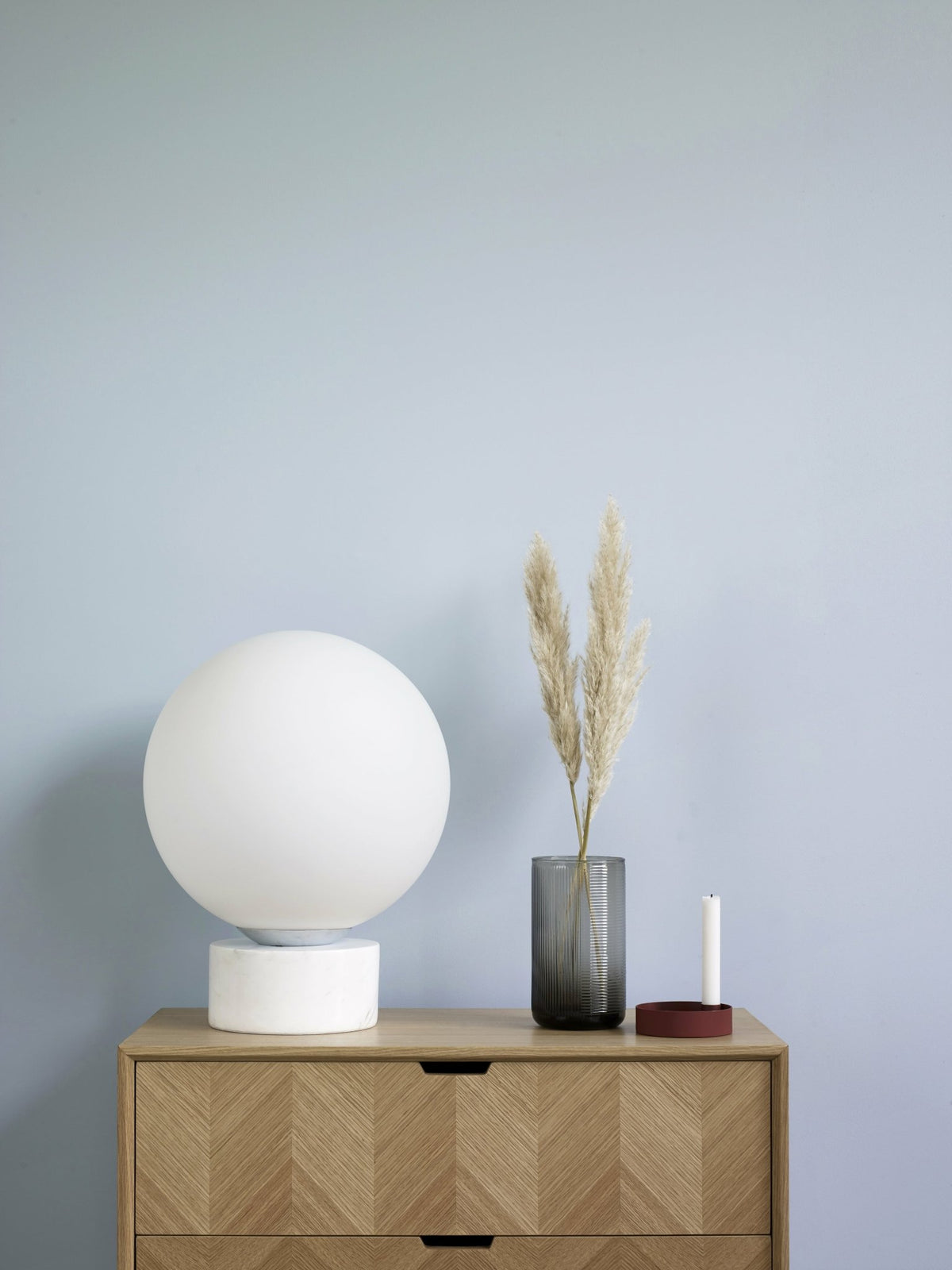 Lampe boule en marbre et verre blanc - Hübsch - The Cool Republic