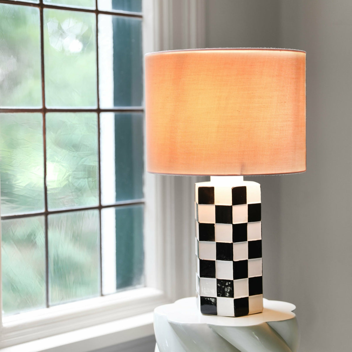 Lampe damier noir et blanc 42x25cm - &Klevering - The Cool Republic