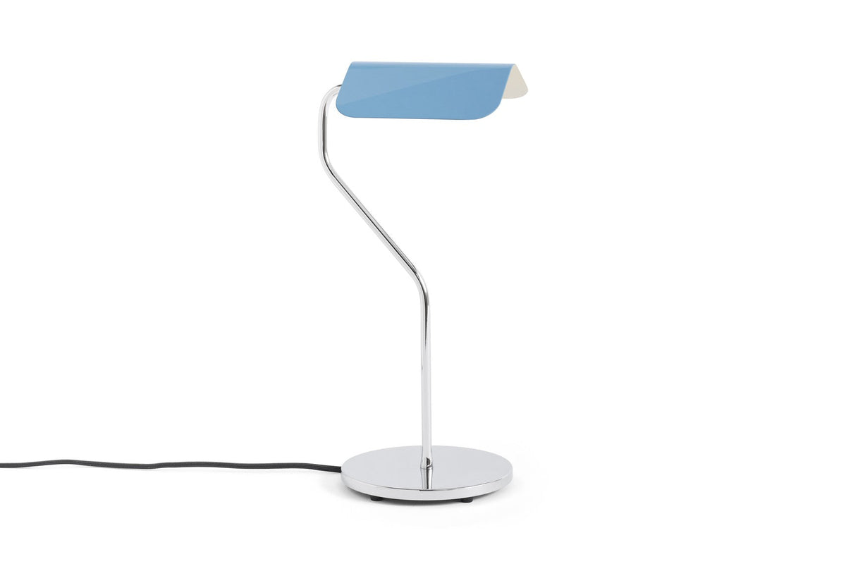 Lampe de bureau base incurvée en acier bleu clair 38cm Apex - HAY - The Cool Republic
