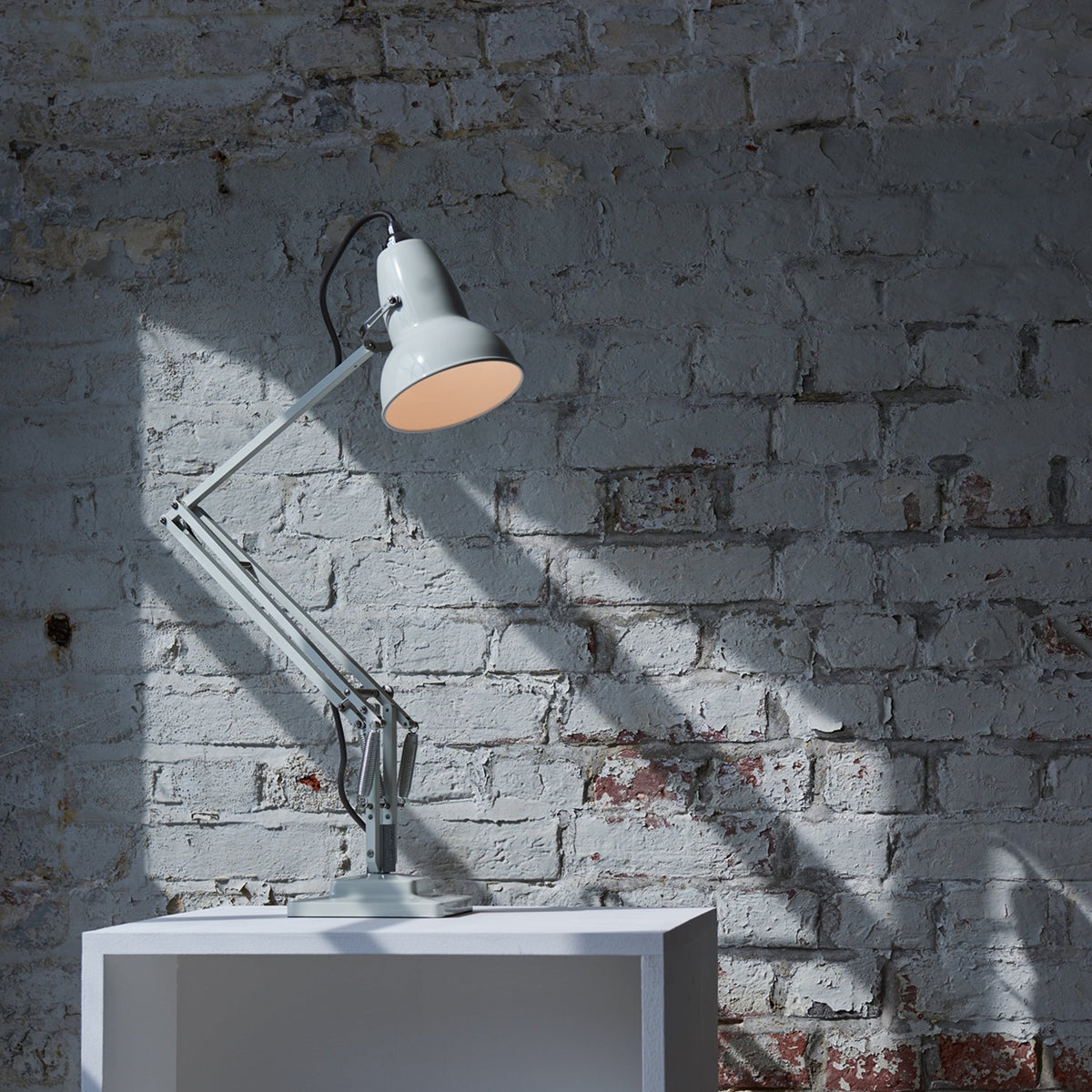 Lampe de bureau en aluminium grise 31 x 48 cm Original 1227 - Anglepoise - The Cool Republic