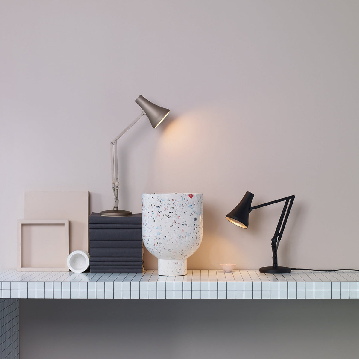 Lampe de bureau en aluminium noir 18 x 52 cm Mini Mini 90 - Anglepoise - The Cool Republic