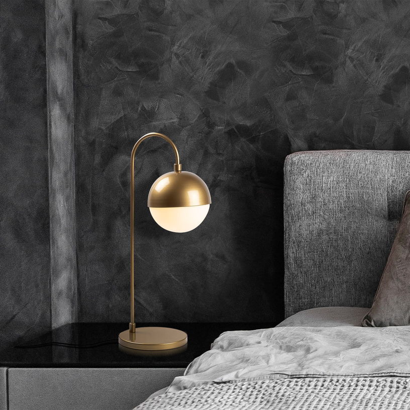 Lampe de bureau en métal doré et opaque 25x18x53 cm Horn - Home Design - The Cool Republic
