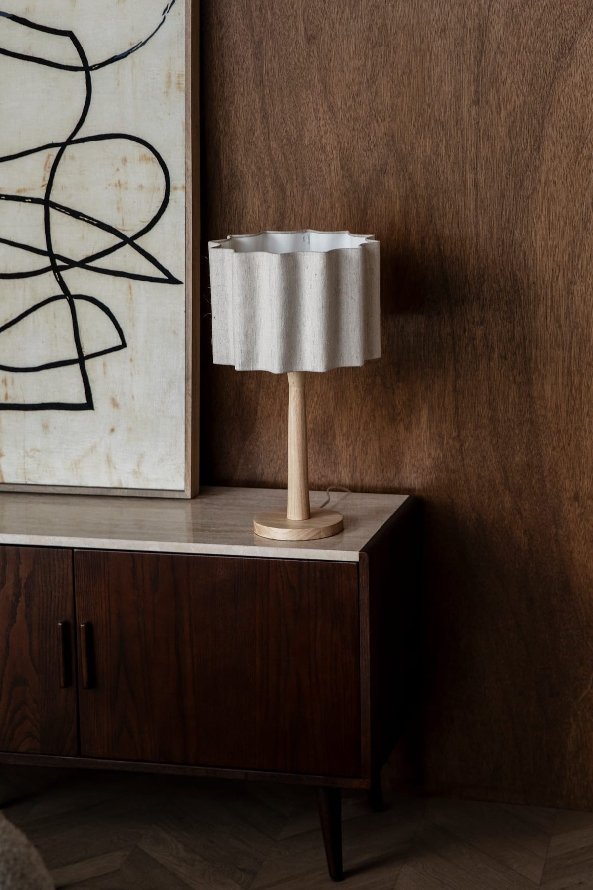 Lampe de chevet en bois d'hévéa et tissu blanc 51cm Scallop - Dutchbone — vue 2