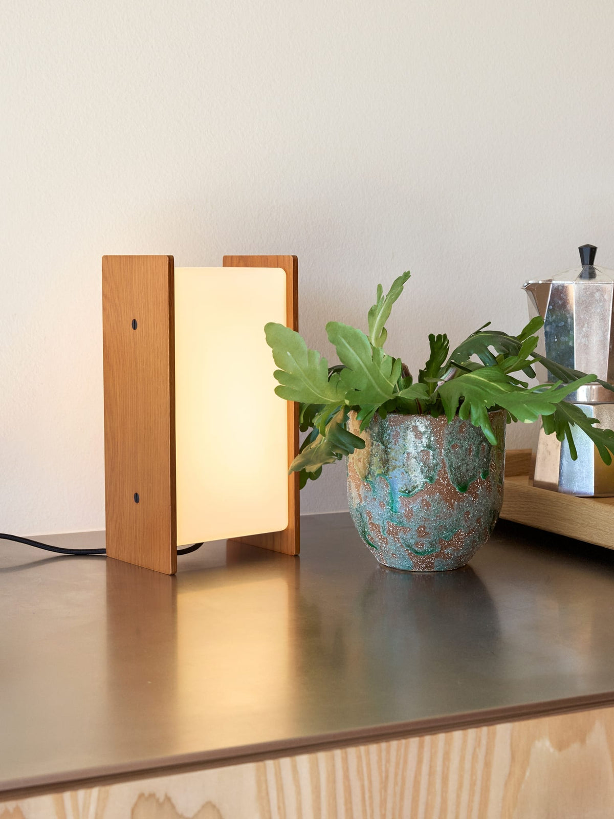 Lampe de chevet en bois de chêne et verre naturel 25cm Sabi - Hübsch — vue 2