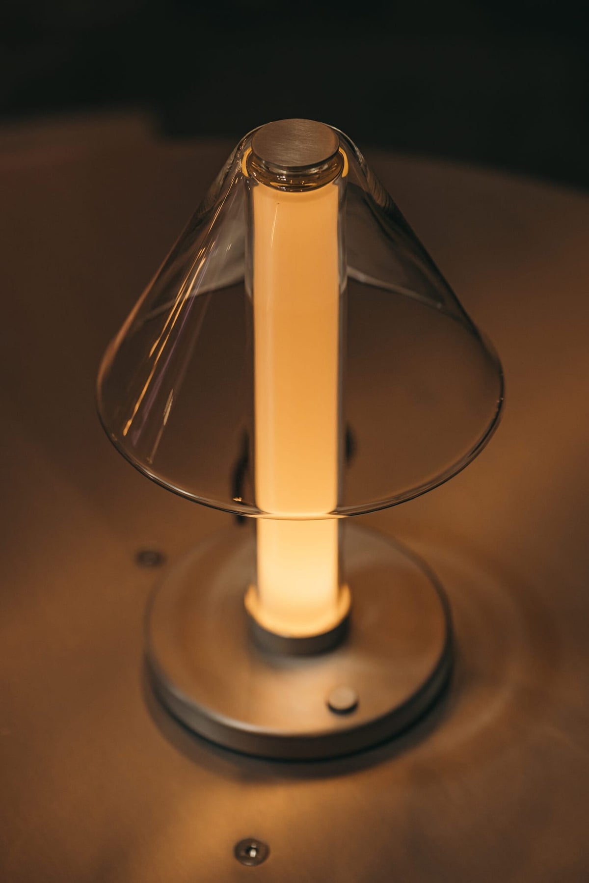 Lampe de chevet en verre soufflé argenté 16,5x24,3cm Fragile - Marset - The Cool Republic