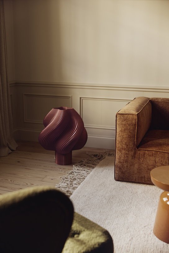 Lampe de sol rouge cerise 63cm Soft serve mega - Crème Atelier - The Cool Republic