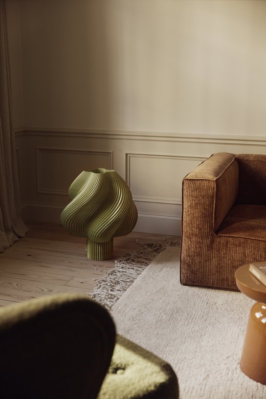 Lampe de sol vert olive 63cm Soft serve mega - Crème Atelier - The Cool Republic