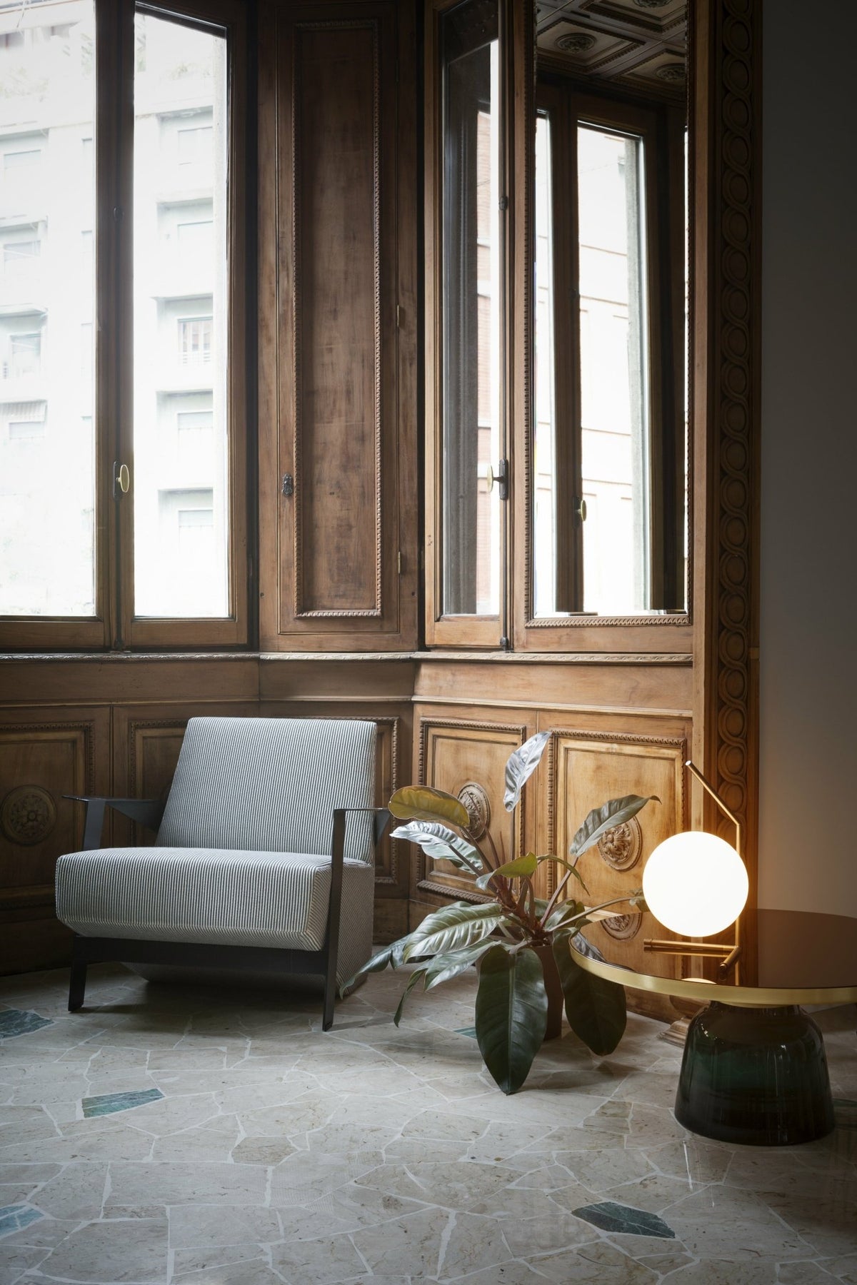 Lampe de table basse design en laiton IC - Flos - The Cool Republic