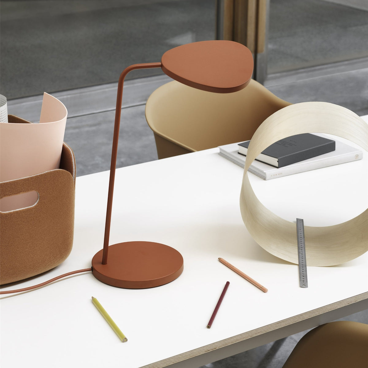 Lampe de table blanche 41,5 cm Leaf - Muuto - The Cool Republic
