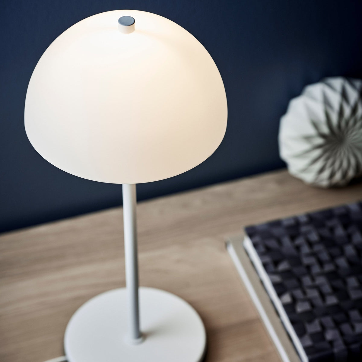Lampe de table blanche 47,5 cm Vienda X - Herstal - The Cool Republic