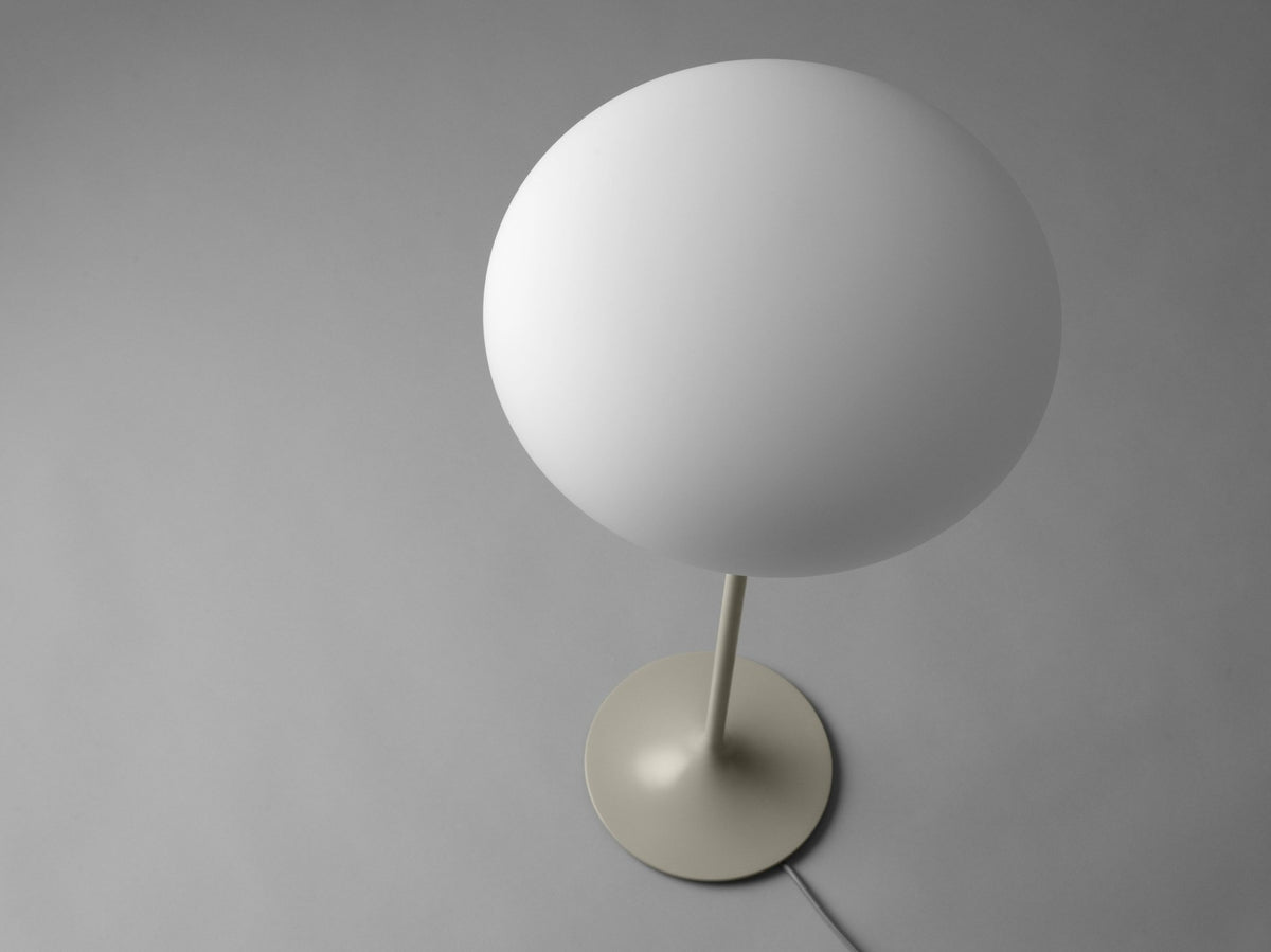 White table lamp base gris clair 70 cm Stemlite - Gubi - The Cool Republic