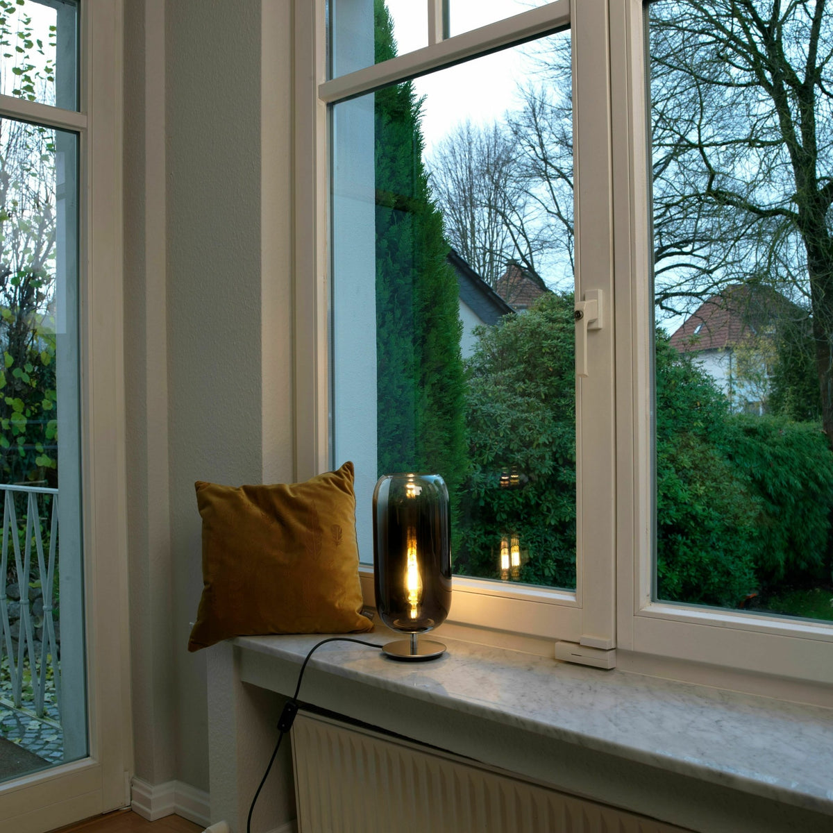 Lampe de table blanche Gople - Artemide - The Cool Republic
