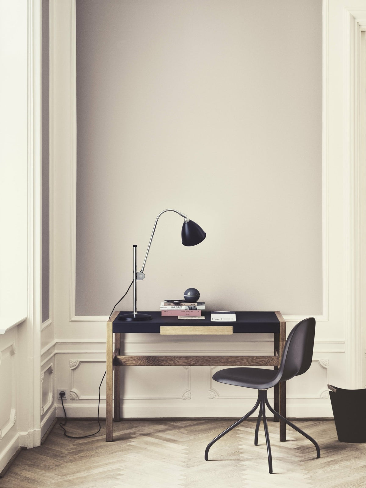 Table Lamp classique white base black brass BL1 - Gubi - The Cool Republic