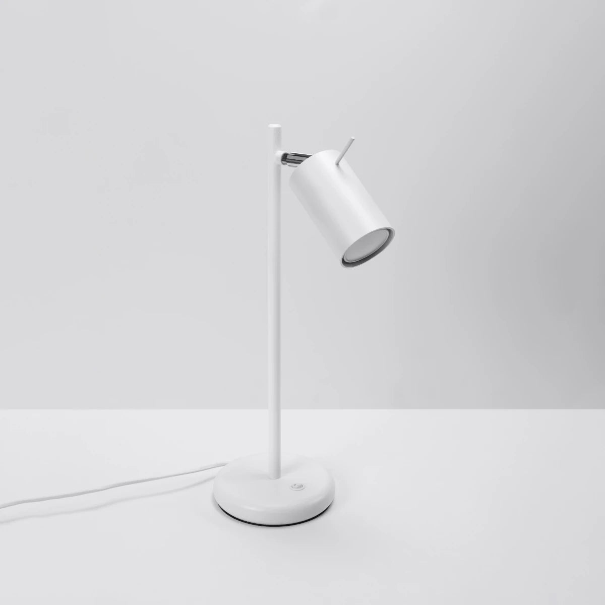 Lampe de table en acier blanche Ring - Sollux - The Cool Republic