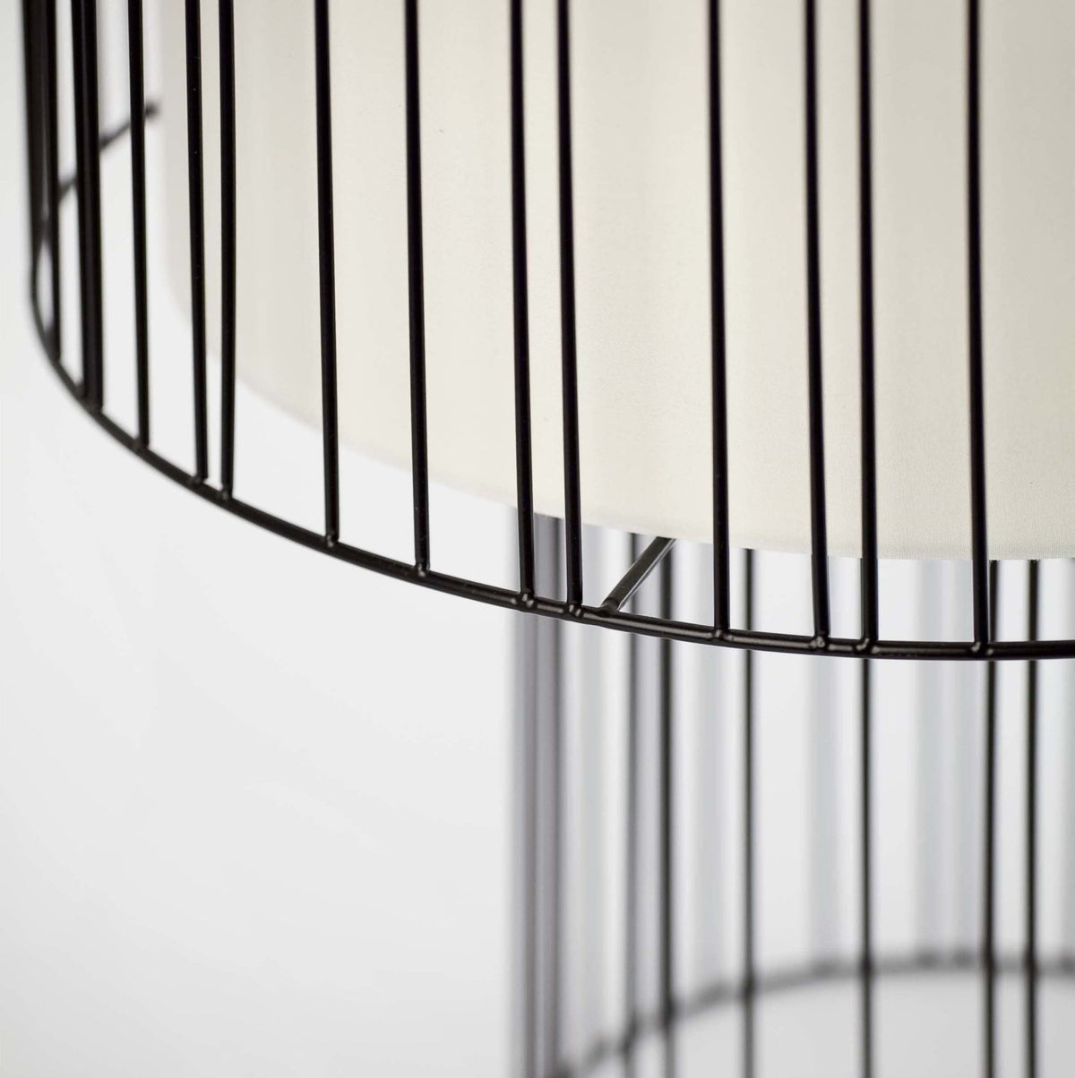 Lampe de table en acier noir 47 x 40 cm Linda - Faro Barcelona - The Cool Republic