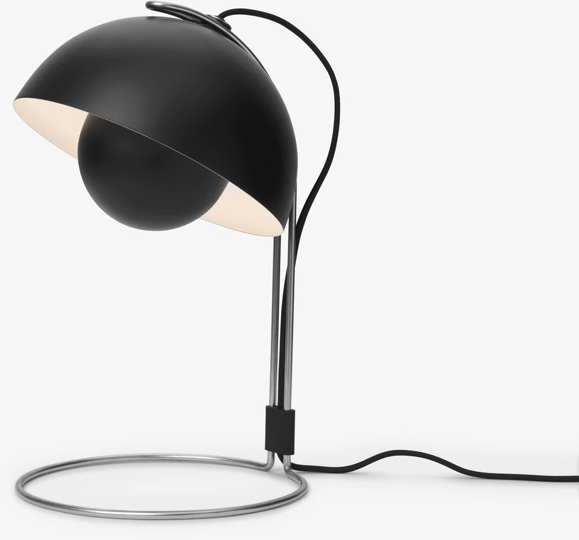 Lampe de table en acier noir mat 35,9 x 23 cm VP4 - &tradition - The Cool Republic