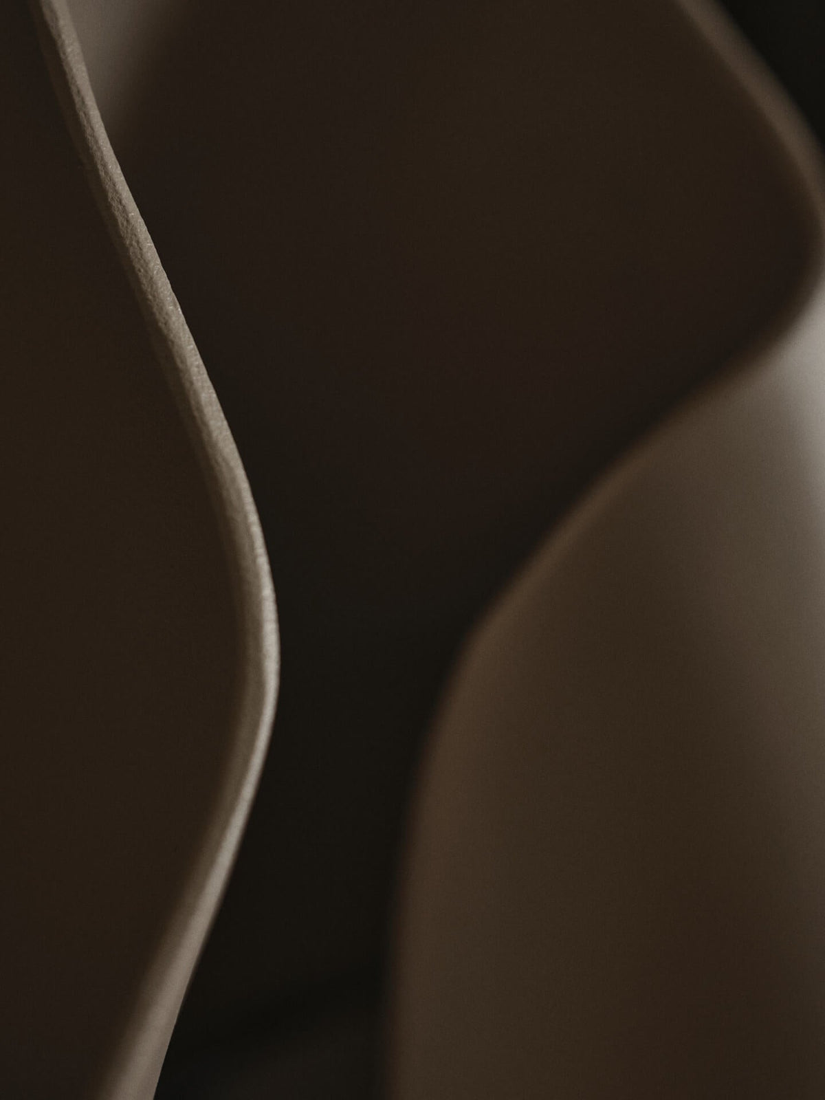 Lampe de table en acier recyclé beige Oyster - Ferm Living - The Cool Republic