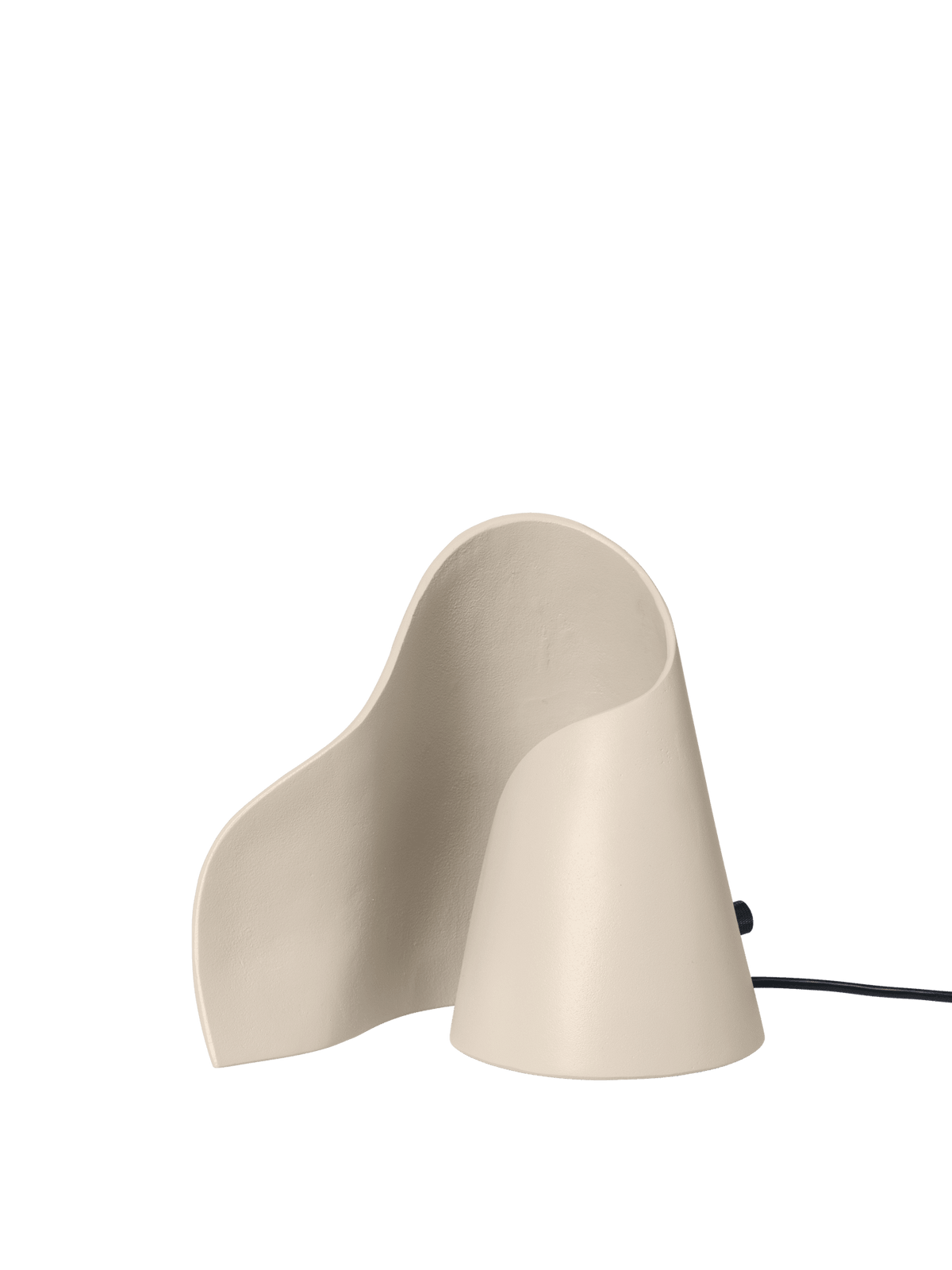 Lampe de table en acier recyclé beige Oyster - Ferm Living - The Cool Republic