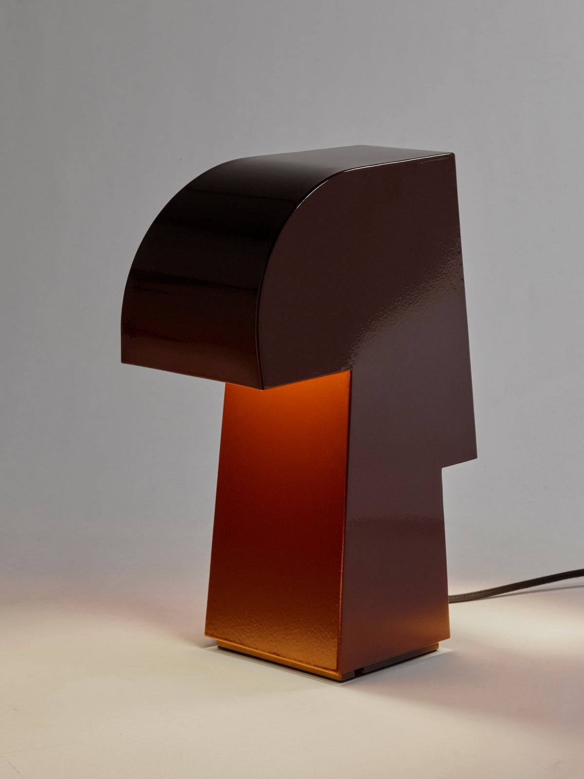 Lampe de table en acier violet aubergine 27cm Nizou - Serax - The Cool Republic