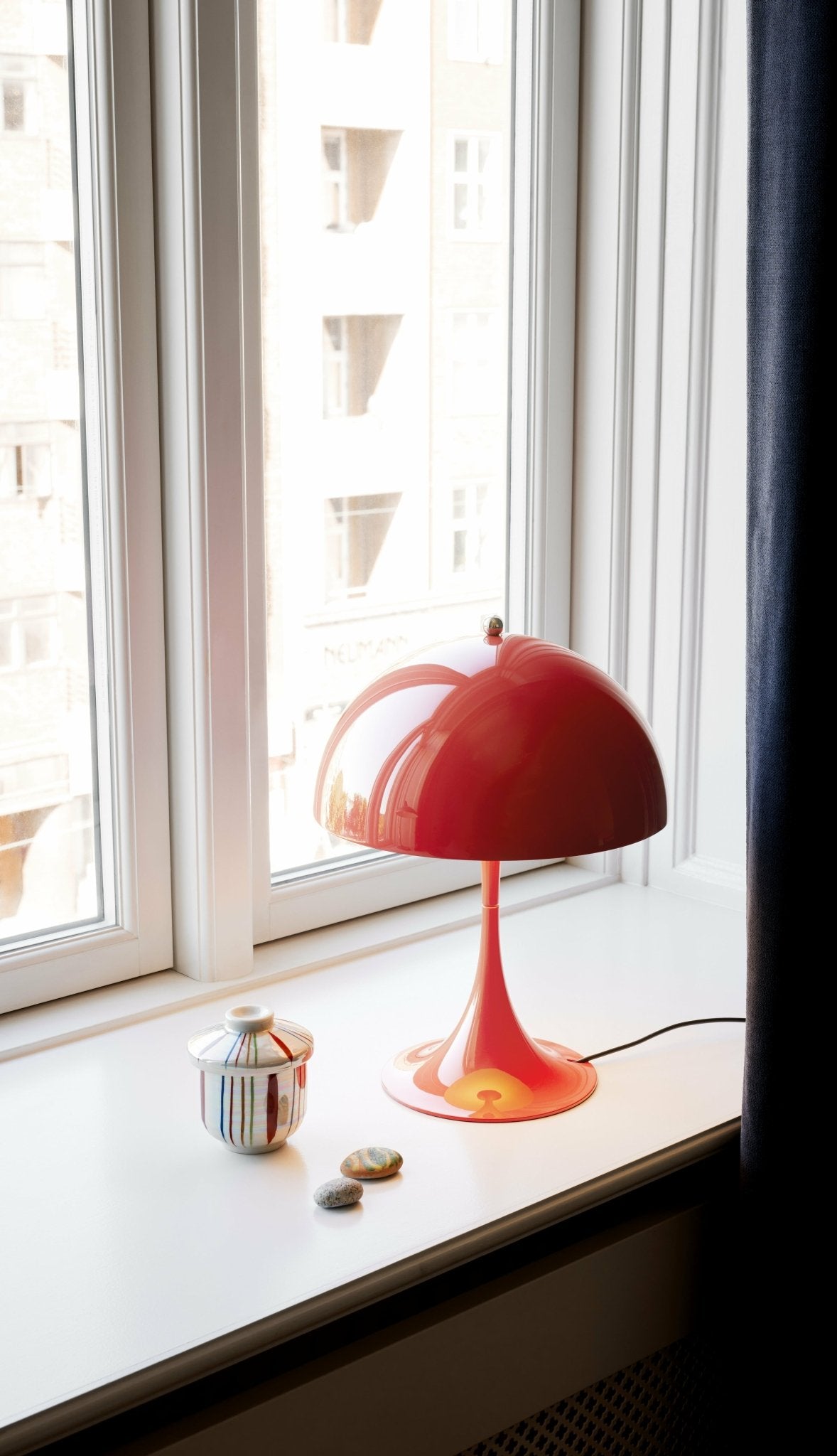 Lampe de table en acrylique corail 60 cm Panthella 250 - Louis Poulsen - The Cool Republic