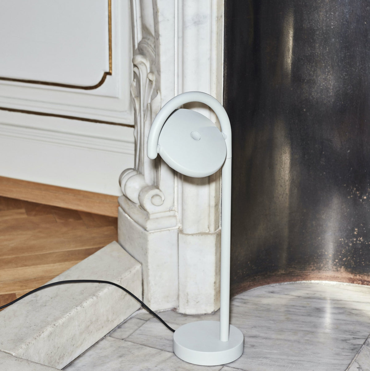 Lampe de table en aluminium noire 38 x 10 cm Marselis - HAY - The Cool Republic