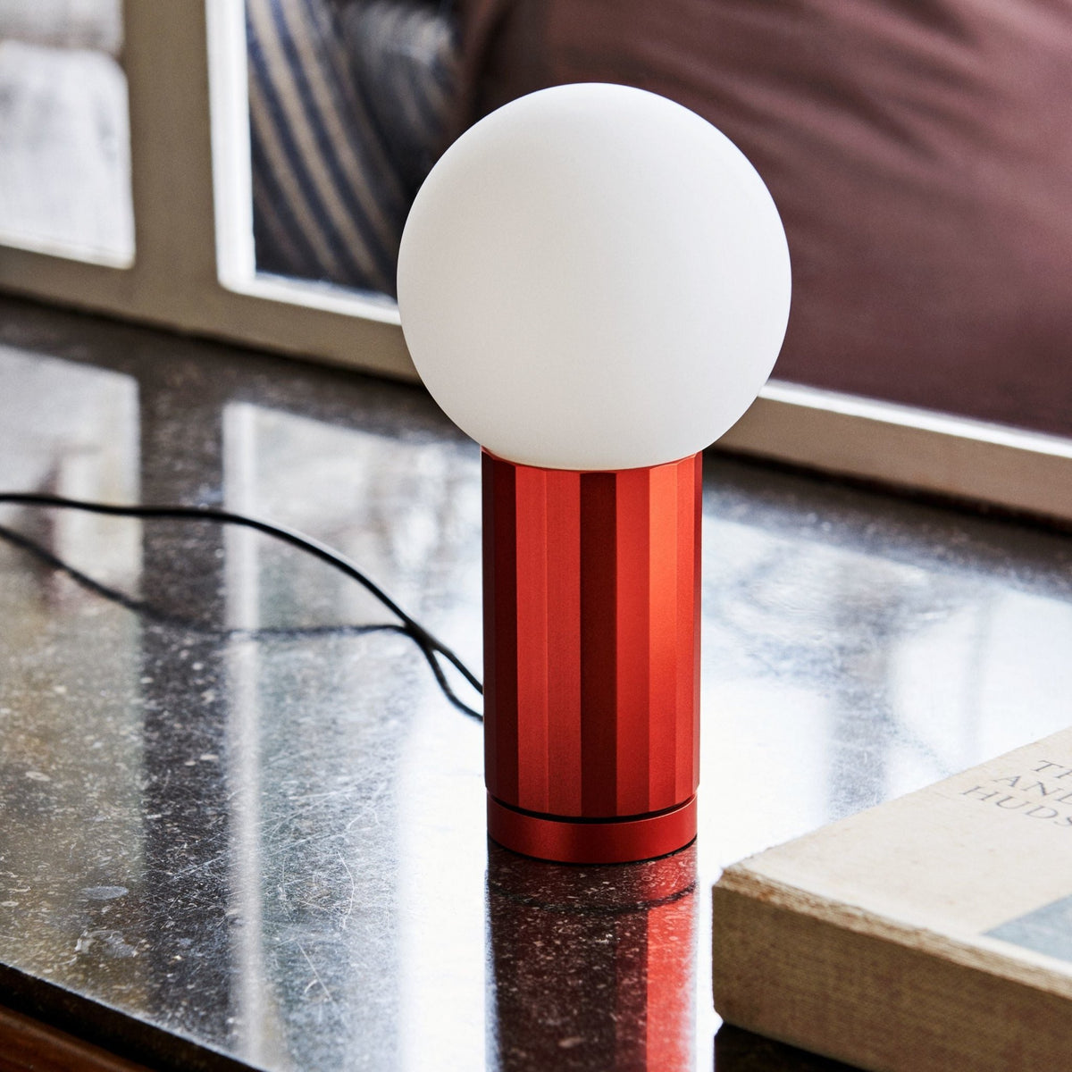 Lampe de table en aluminium orange 19,5 x 10 cm Turn On - HAY - The Cool Republic
