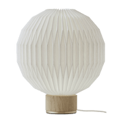 Lampe de table en bois de chêne et papier plissé modèle 375 - Le Klint - The Cool Republic