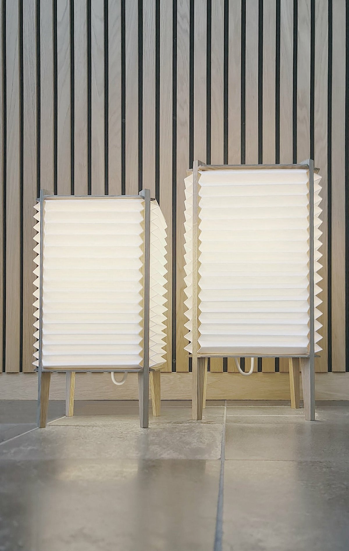 Oak table lamp with shade 22 x 22 x 39 cm Bee Hive - Le klint - The Cool Republic