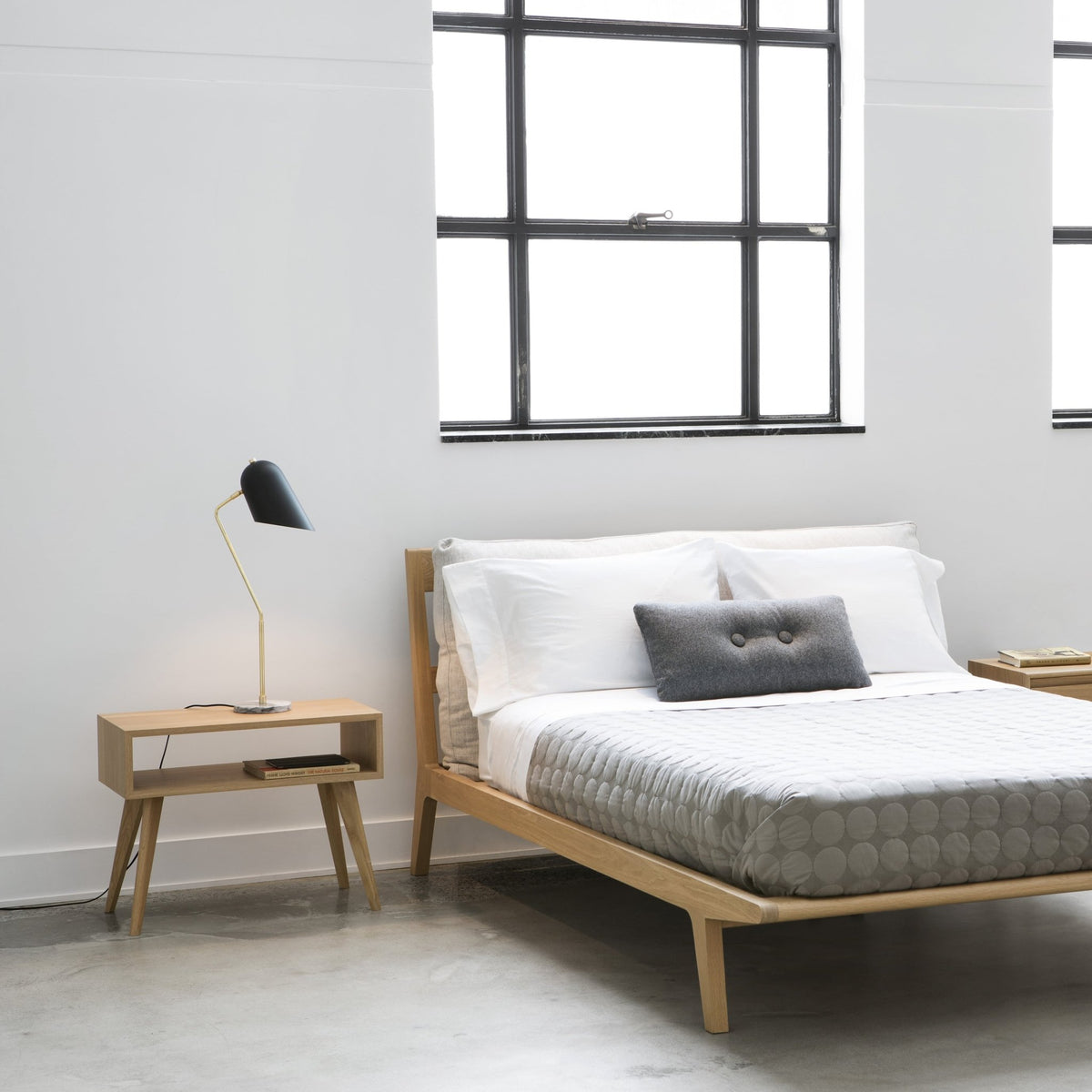 Lampe de table en laiton blanche 15,2 x 71 cm Cliff - Lambert & Fils - The Cool Republic