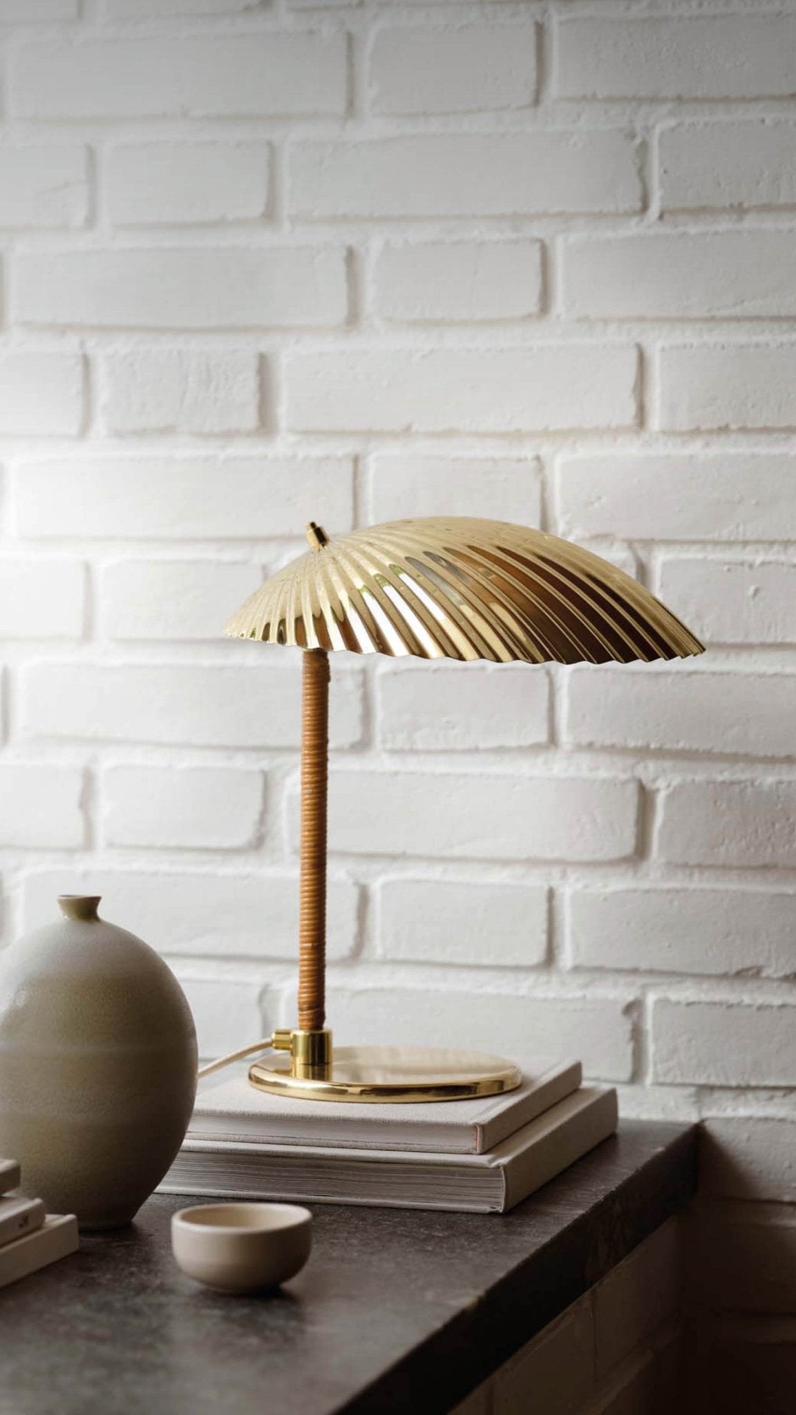 Lampe de table en laiton Modèle 5321 - Gubi - The Cool Republic