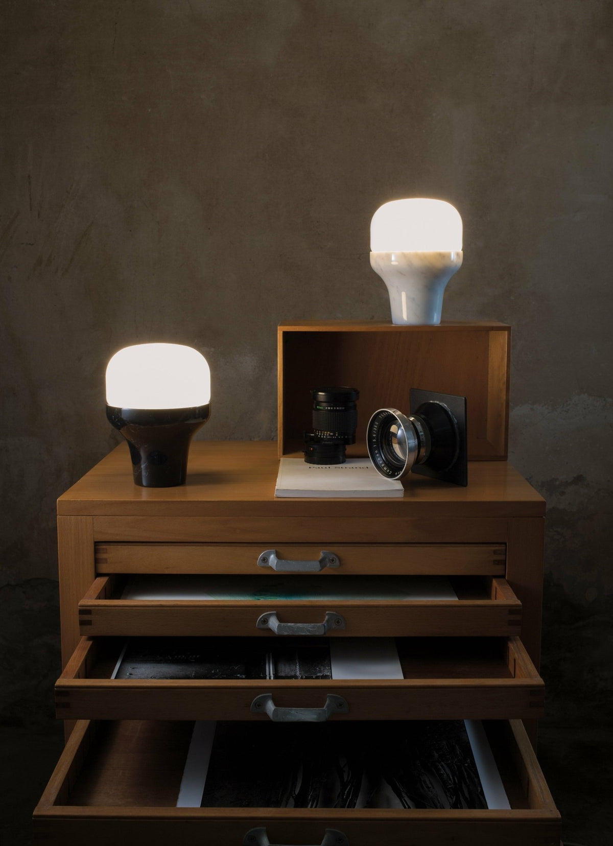 Lampe de table en marbre blanc de carrare 16 x 22 cm Delux Junior - Martinelli Luce - The Cool Republic