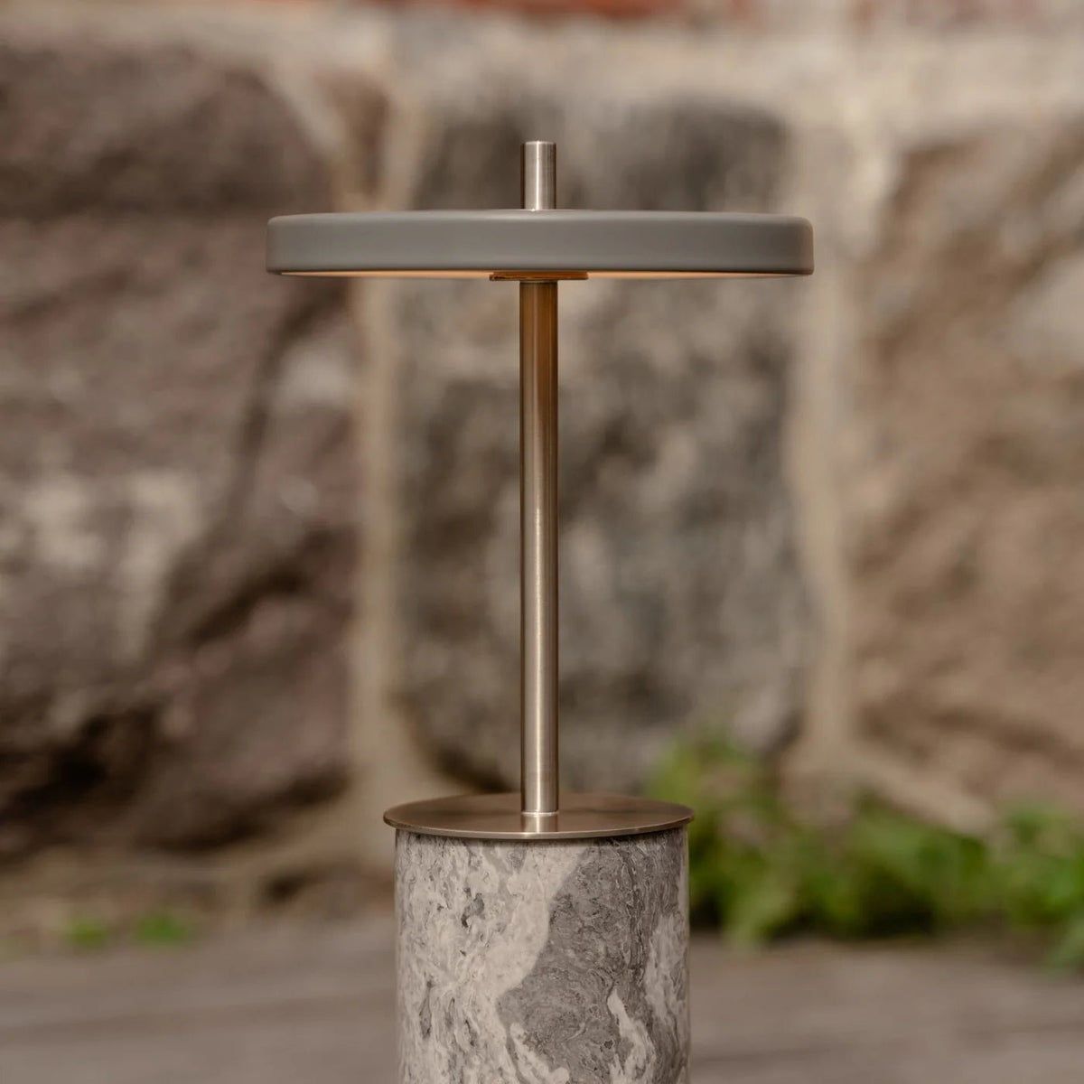 Lampe de table en marbre gris et acier 12x25,5cm Asteria move mini - Umage - The Cool Republic