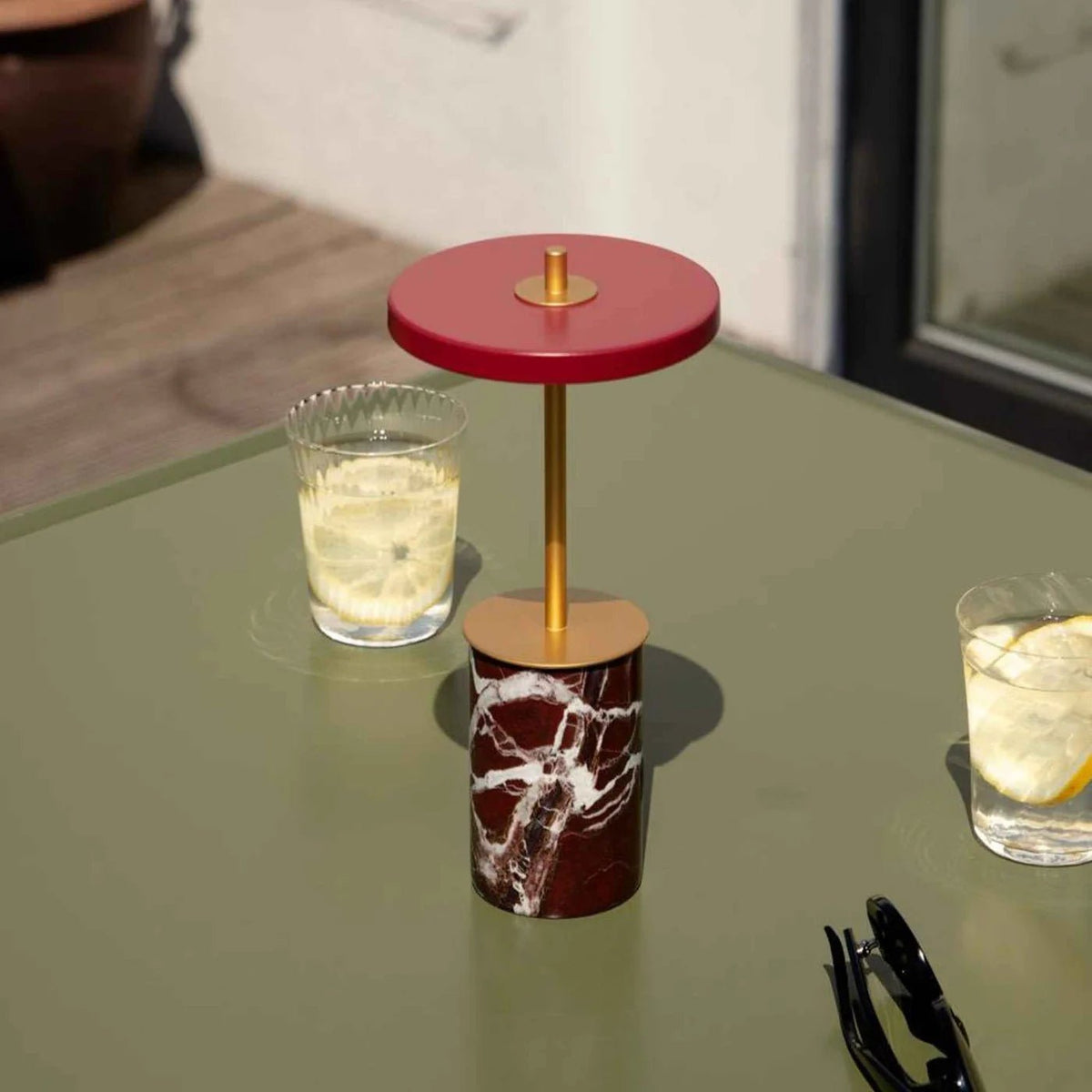 Lampe de table en marbre rouge 12x25,5cm Asteria move mini - Umage - The Cool Republic