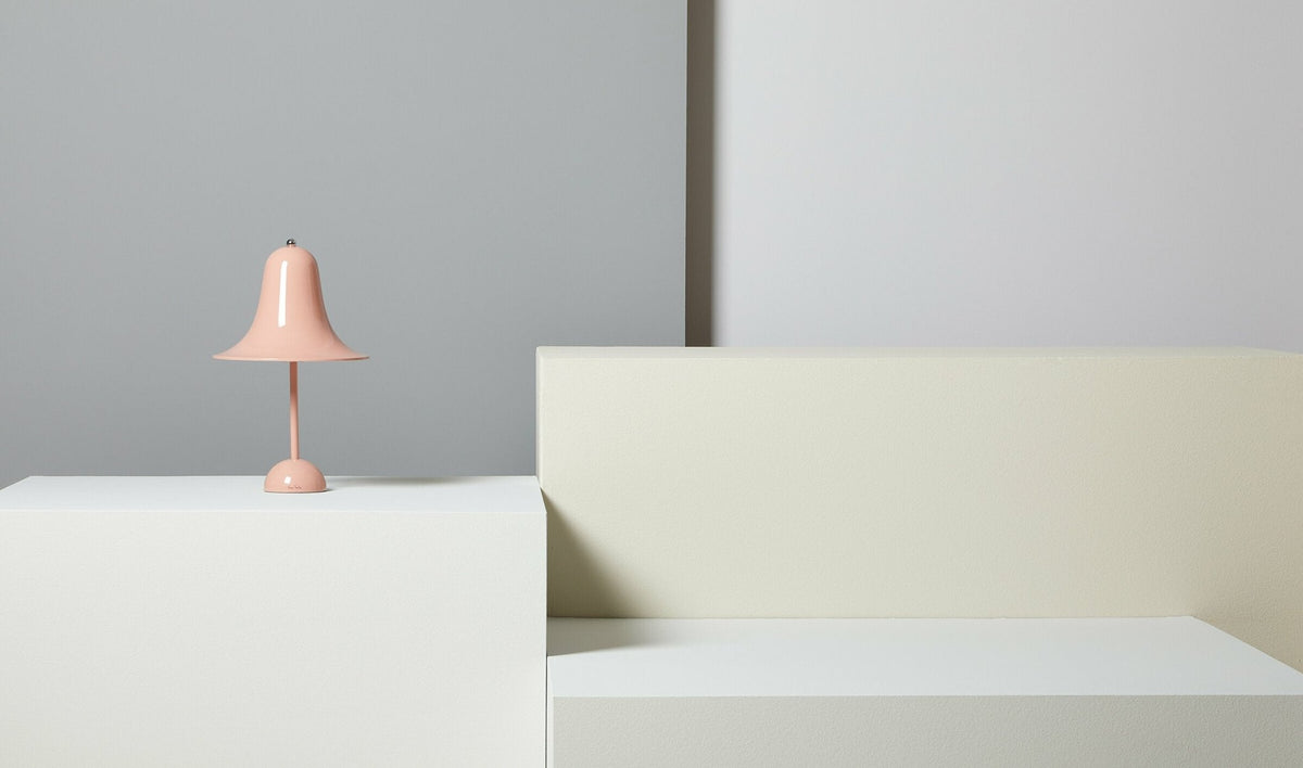 Dusty pink metal table lamp Pantop - Verpan - The Cool Republic