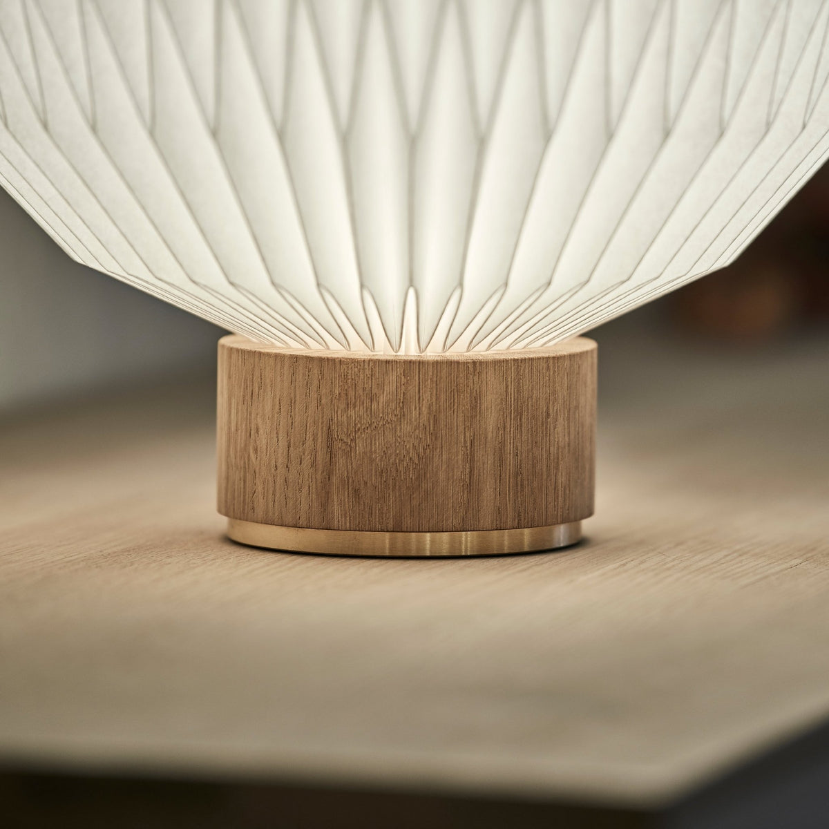 Lampe de table en papier 38 x 33 cm Modèle 375 - Le Klint - The Cool Republic