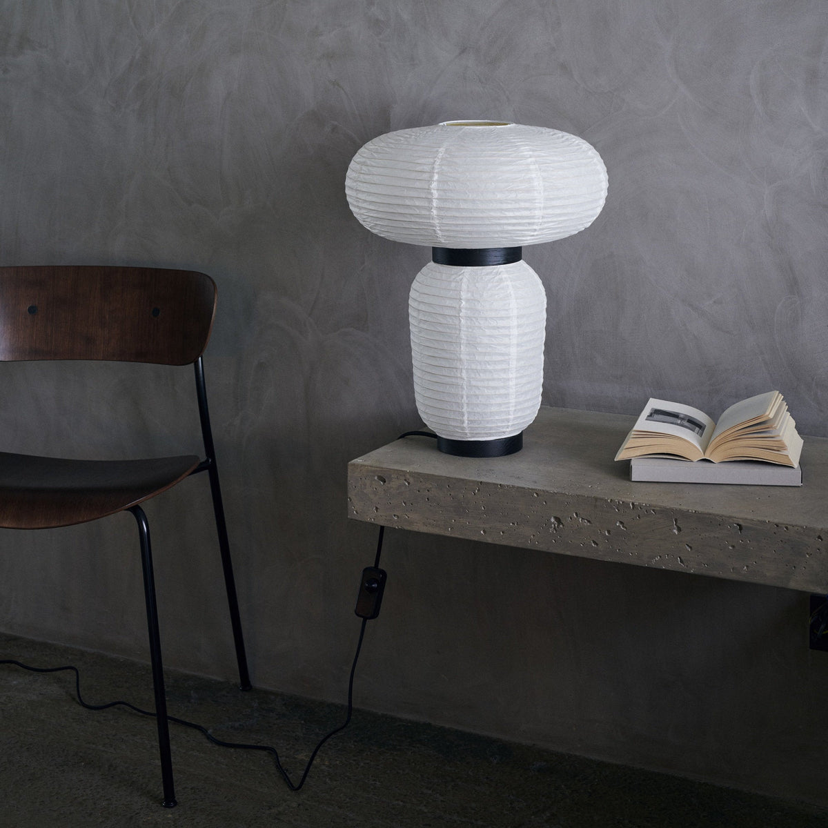 Lampe de table en papier de riz blanc 38cm Formakami JH18 - &tradition - The Cool Republic