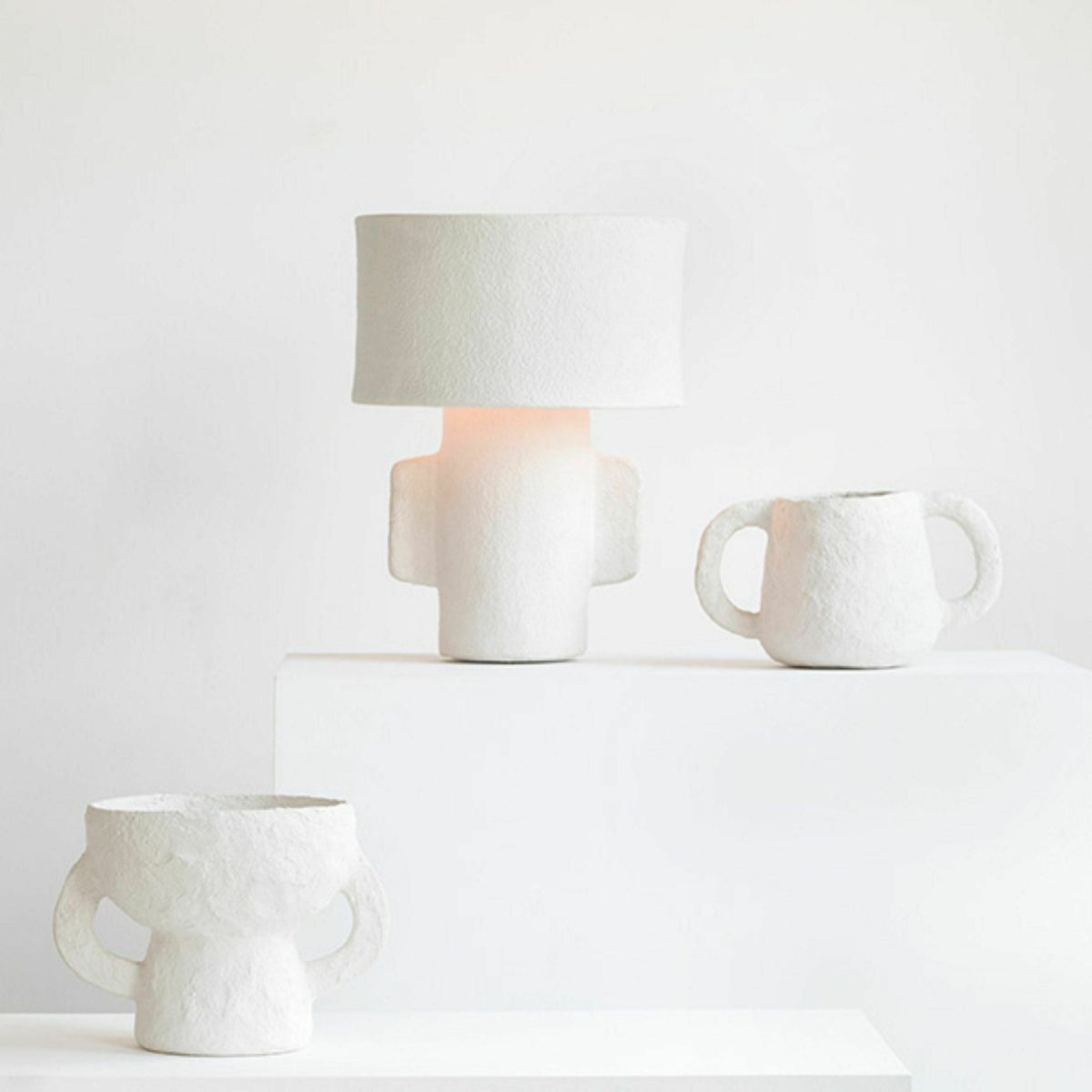 Lampe de table en papier mâché blanc 46 cm Earth - Serax - The Cool Republic