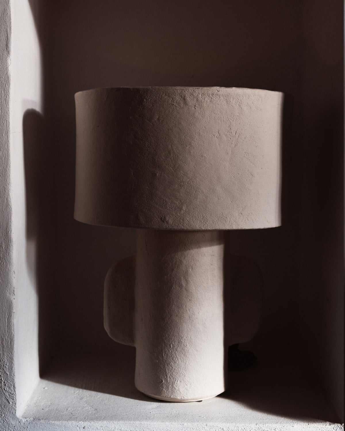 Lampe de table en papier mâché blanc 54 cm Earth - Serax - The Cool Republic