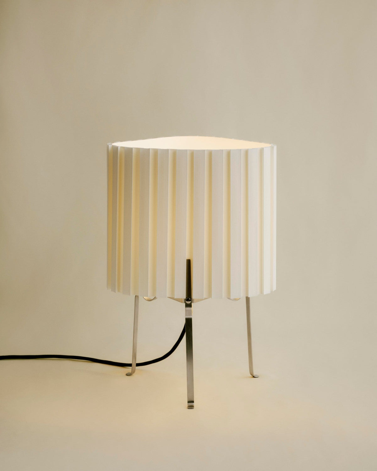 Lampe de table en tissu blanc cassé 24x37cm Canelé 370 - Hay - The Cool Republic