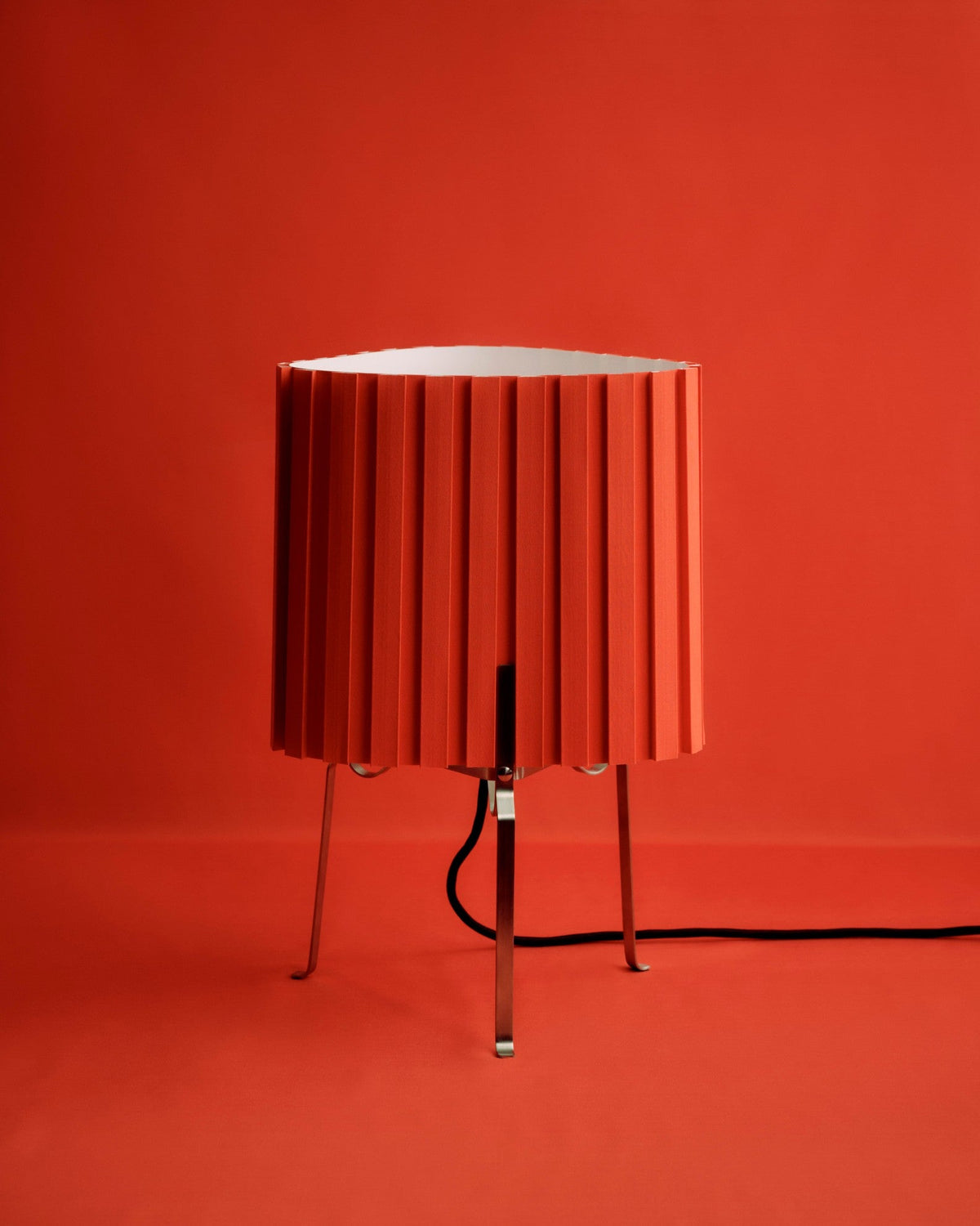 Lampe de table en tissu rouge 24x37cm Canelé 370 - Hay - The Cool Republic
