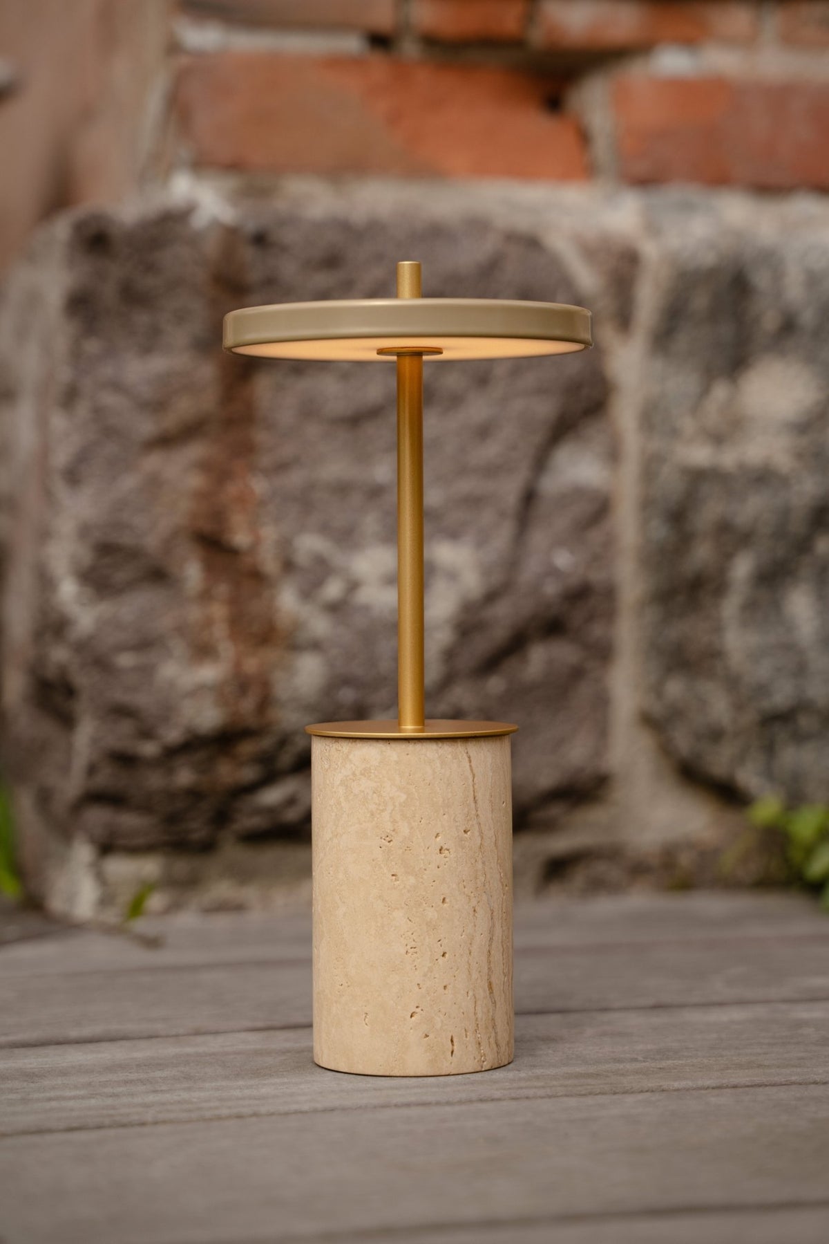 Lampe de table en travertin 12x25,5cm Asteria move mini - Umage - The Cool Republic