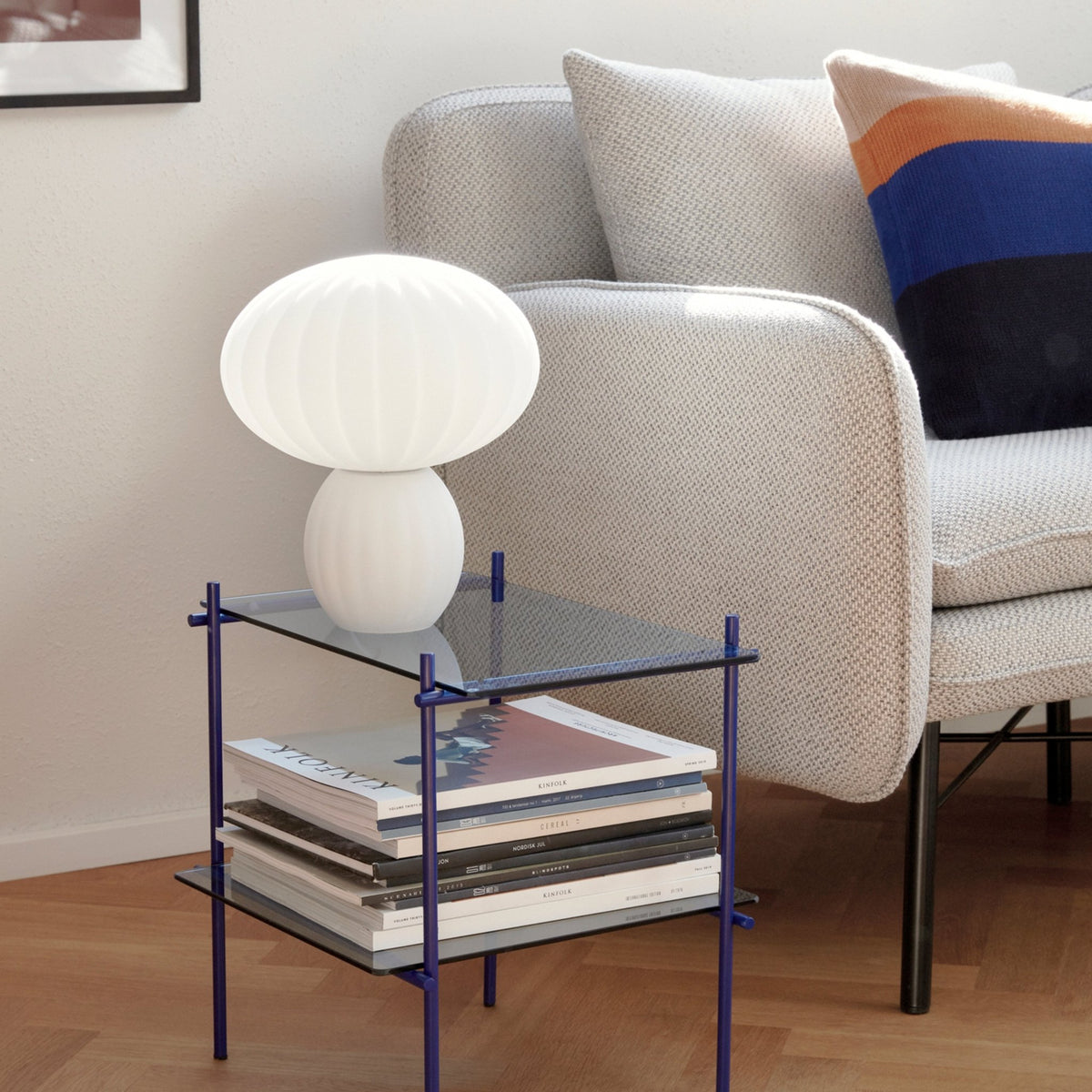 Lampe de table en verre et opale blanche 28 x 23 cm - Hübsch - The Cool Republic