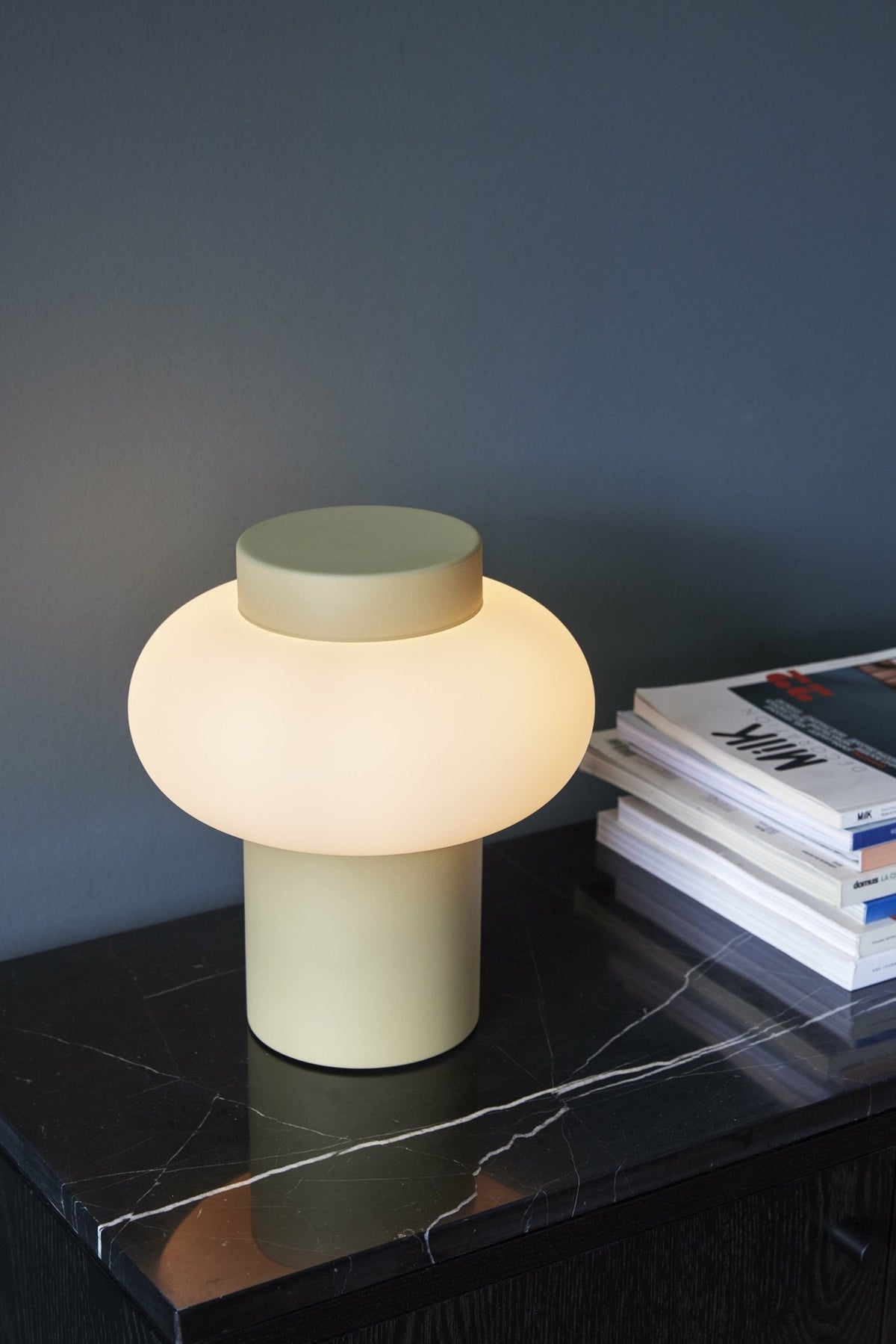 Lampe de table jaune en fer - Hübsch - The Cool Republic