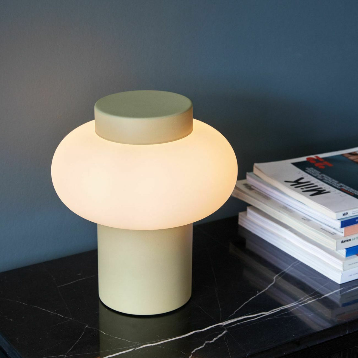 Lampe de table jaune en fer - Hübsch - The Cool Republic