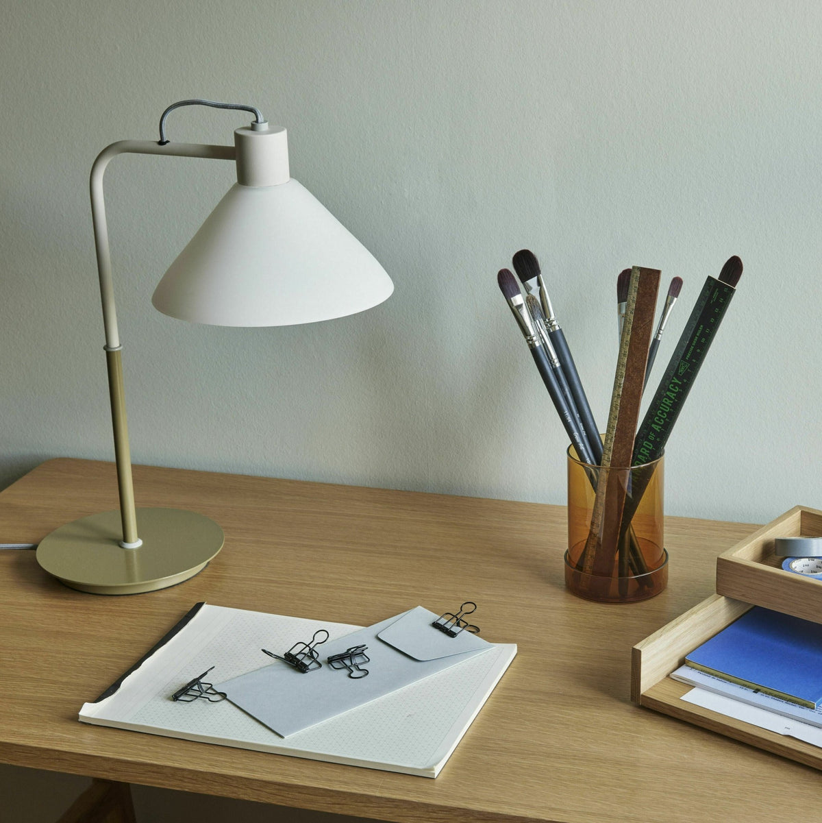 Lampe de table kaki Spot - Hübsch - The Cool Republic