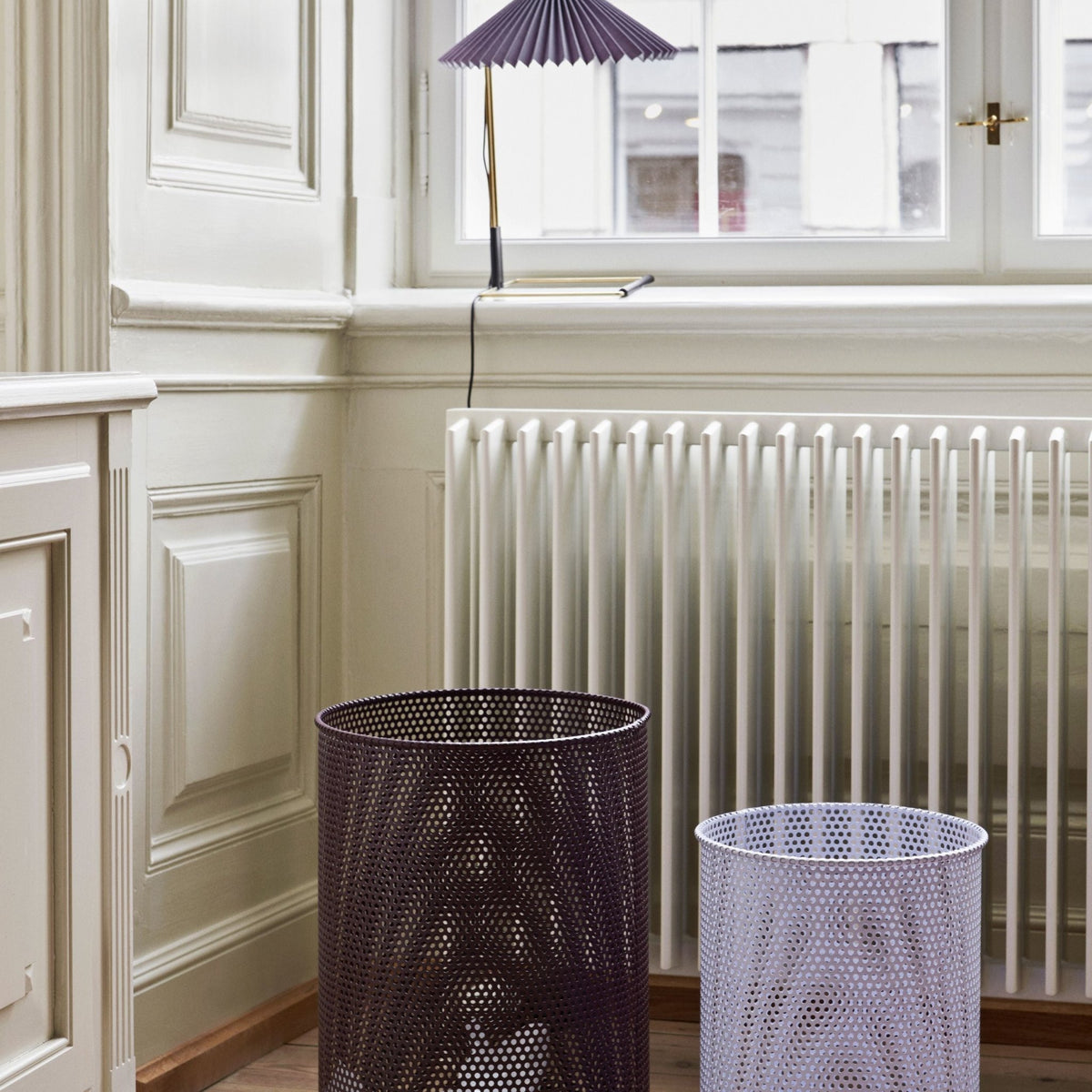 Lampe de table lavande et laiton 38 x 52 cm Matin - HAY - The Cool Republic