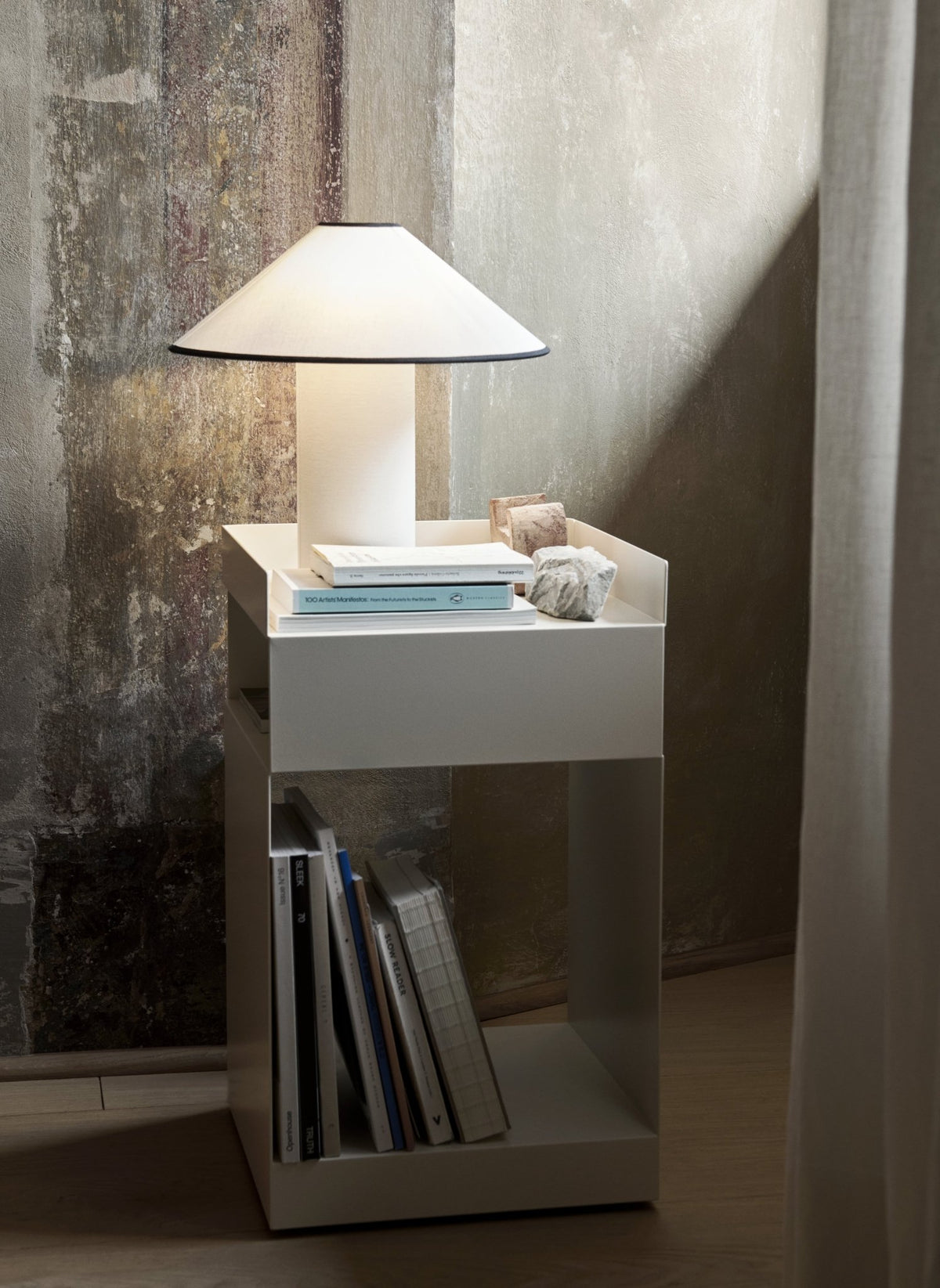 Lampe de table liseré noir Colette ATD6 - &tradition - The Cool Republic