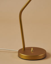 Lampe de table noir Gräshoppa - Gubi - The Cool Republic