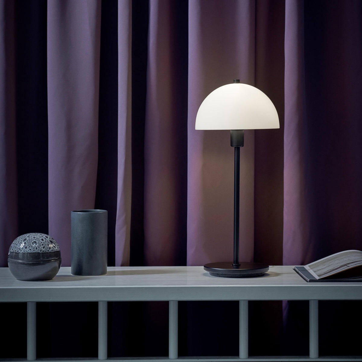 Lampe de table noire 47,5 cm Vienda X - Herstal - The Cool Republic